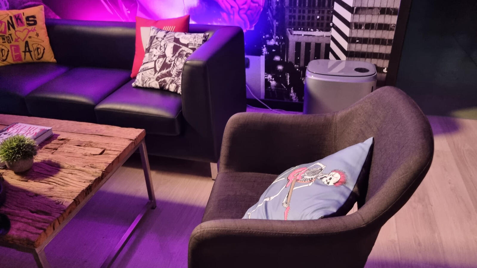 Set Design — Creatives Vista dell'allestimento e della scenografia per il set nell'opera Creatives